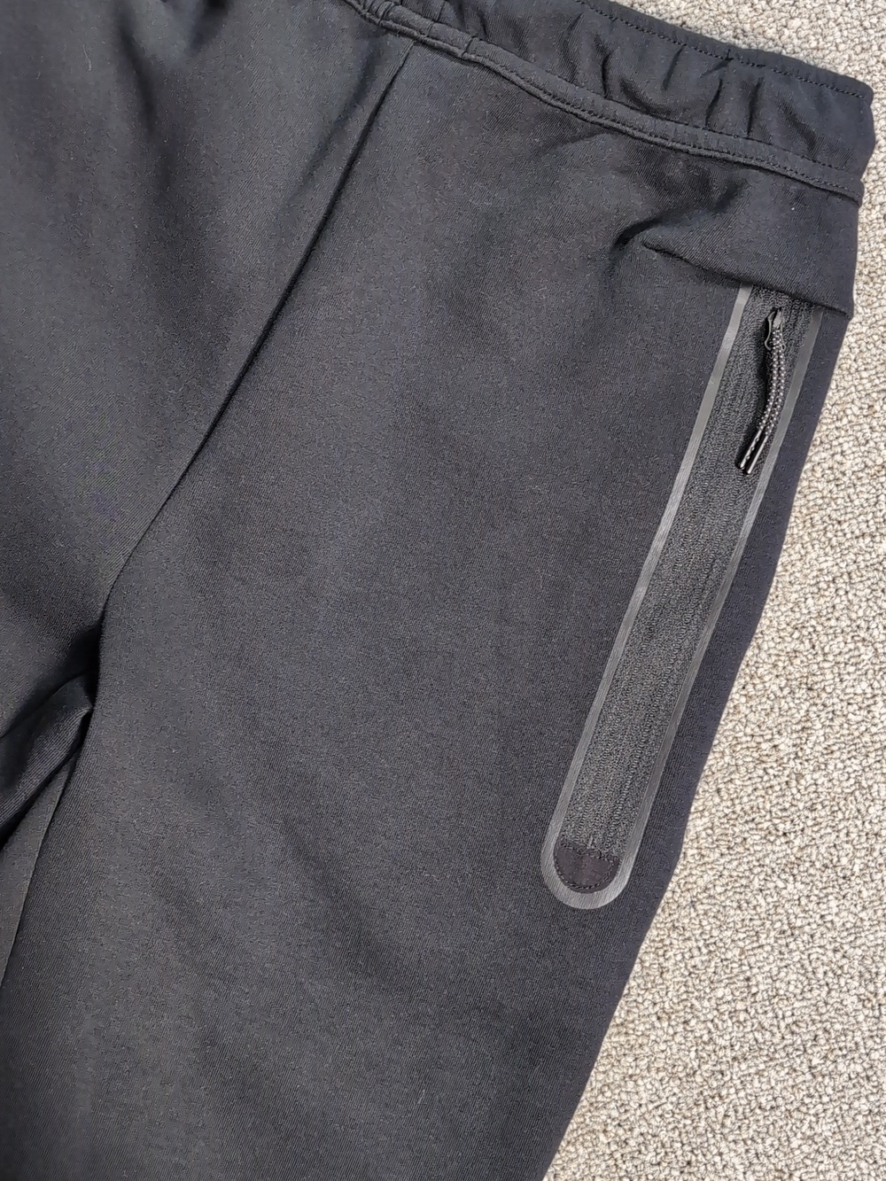 NWT Nike Sportswear Tech Fleece Joggers Size Small in Black Slim/Tapered Regular - Picture 3 of 10
